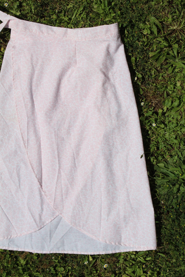 Jupe portefeuille upcyclée motif rose géométrique - Taille unique