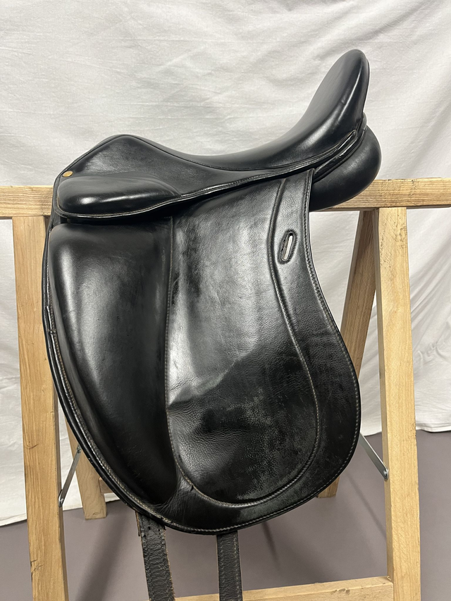 Selle de dressage 17,5" 