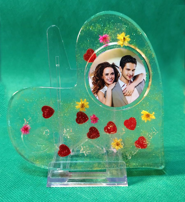 CRISTALLO CHIMICO(RESINA) CUORE 12CM X 12CM CON SUPPORTO