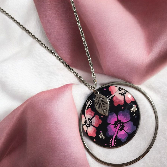 Collier dessiné Flora acier inoxydable rose violet
