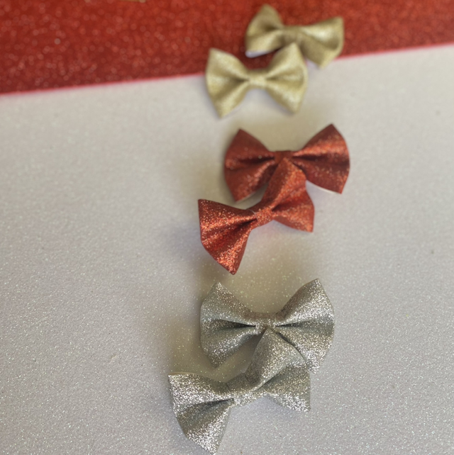 Paire de petites barrettes pailletées 