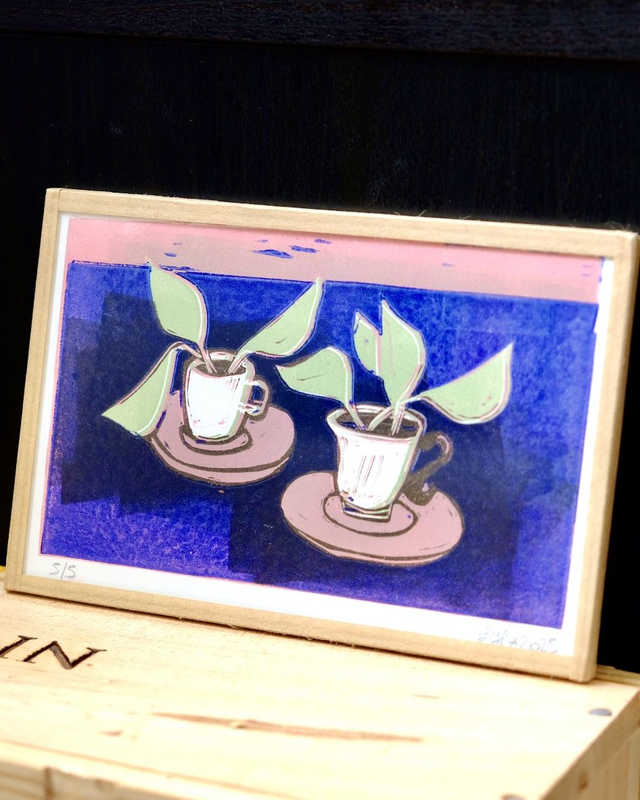 Pothos en tasses - petite estampe 10x15 multicolore foncée