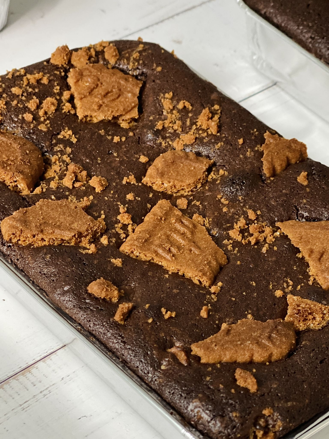 Fudgy Brownie Tray (Oreo/Biscoff/Kinder Bueno/Matcha Blondie) - Large (32x20x3cm) 