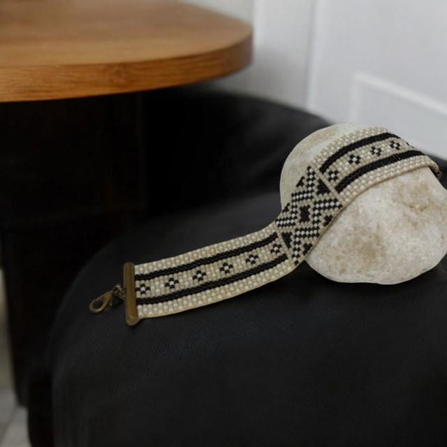 Bracelet beige, blanc et noir