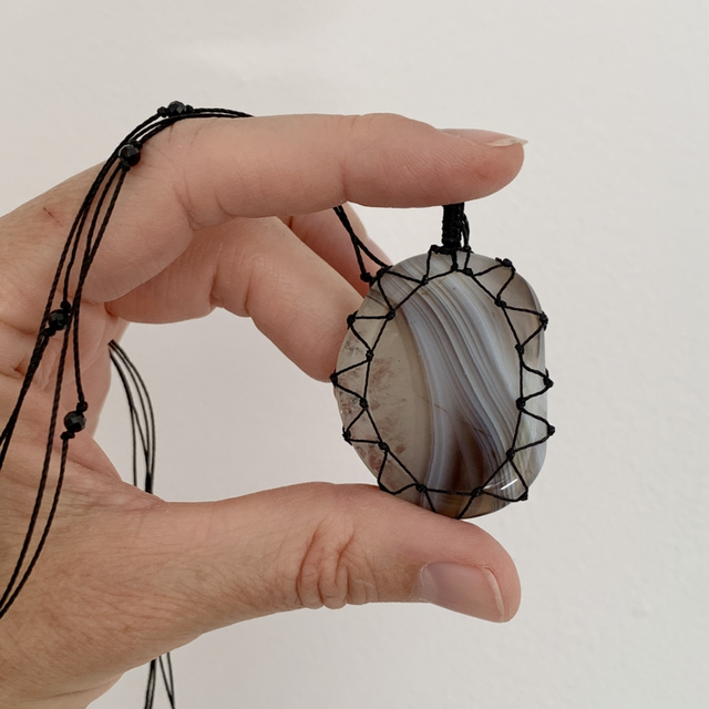 Collier, Agate naturelle, micro-macramé 