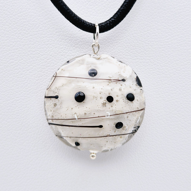 Pendentif Planète ivoire