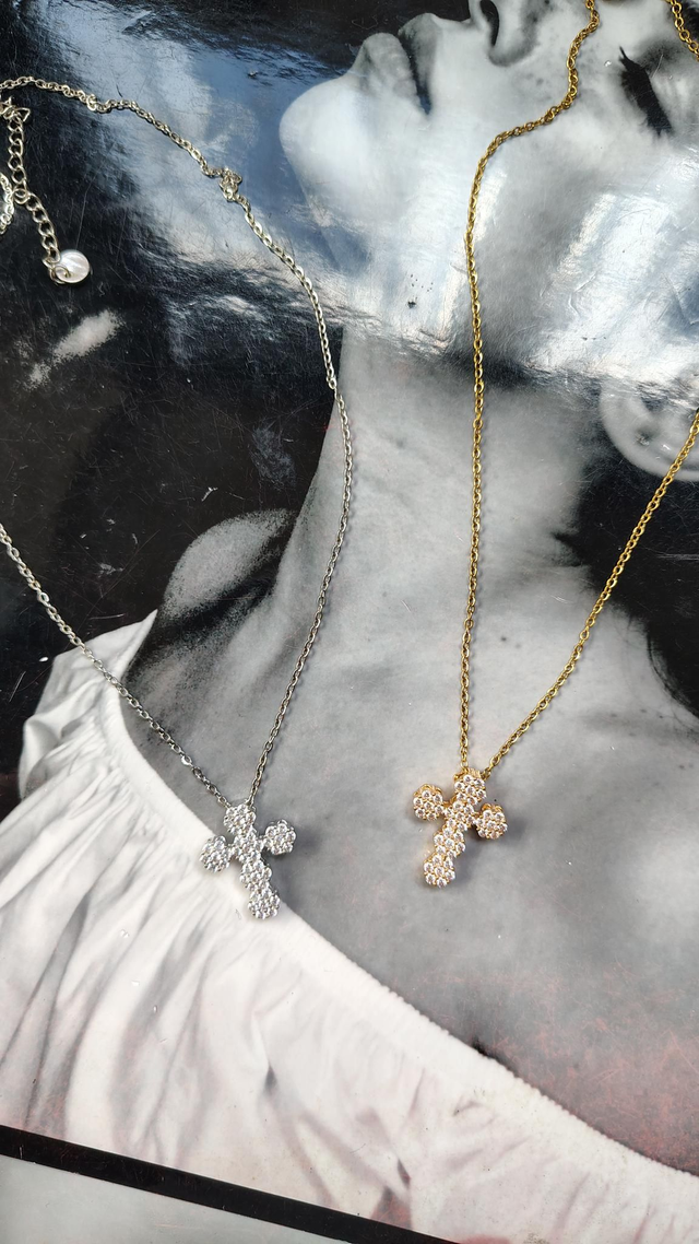 Collana con croce gioiello 