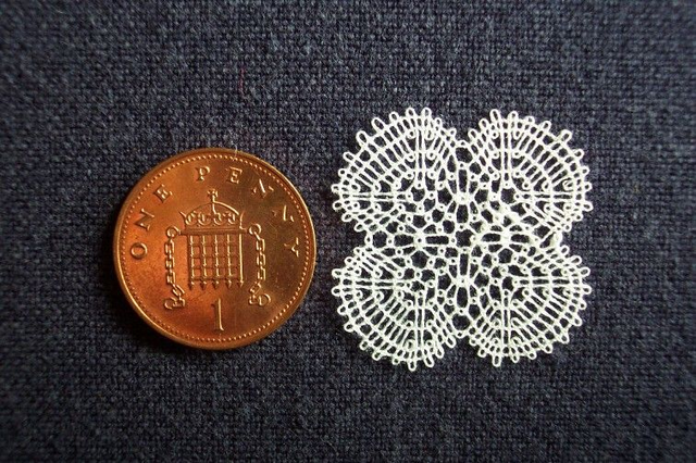 Handmade Lace Mat (Design T3)
