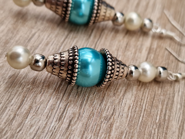 Boucles D'oreilles Ethnique Argentées Perles Bleu Et Blanc