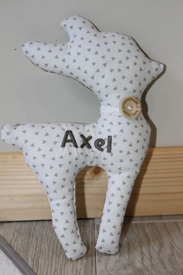 Bambi brodé avec grelot intégré