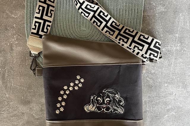Handtasche Hund & Pfoten bestickt 