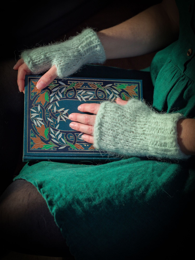 Mitaines vert pastel tricotées à la main en France mérinos alpaga soie