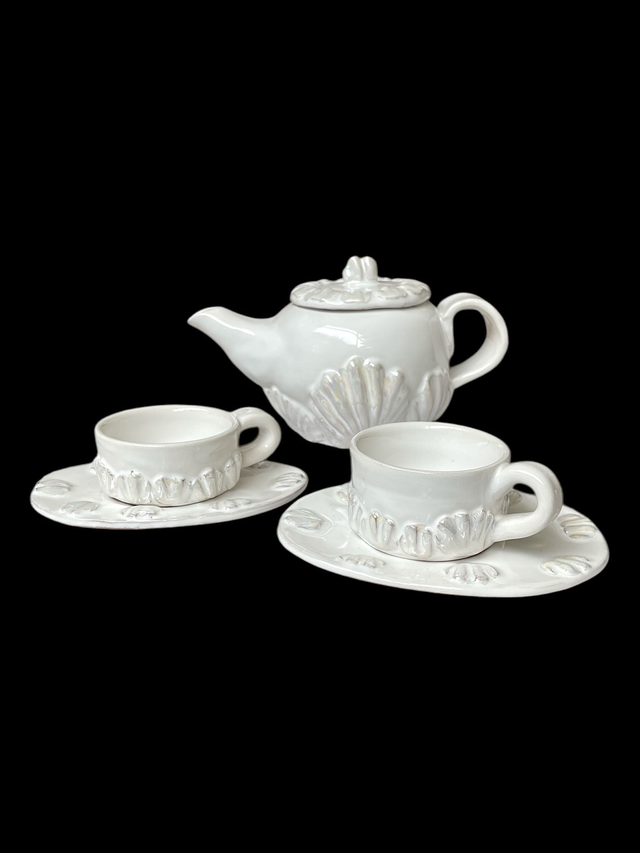 Ensemble théière + tasses et soucoupes, coquilles irisées, SÉRIE LIMITÉE