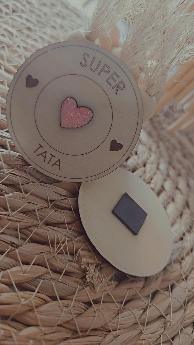 Magnet  en bois  &quot;Super Tata&quot;