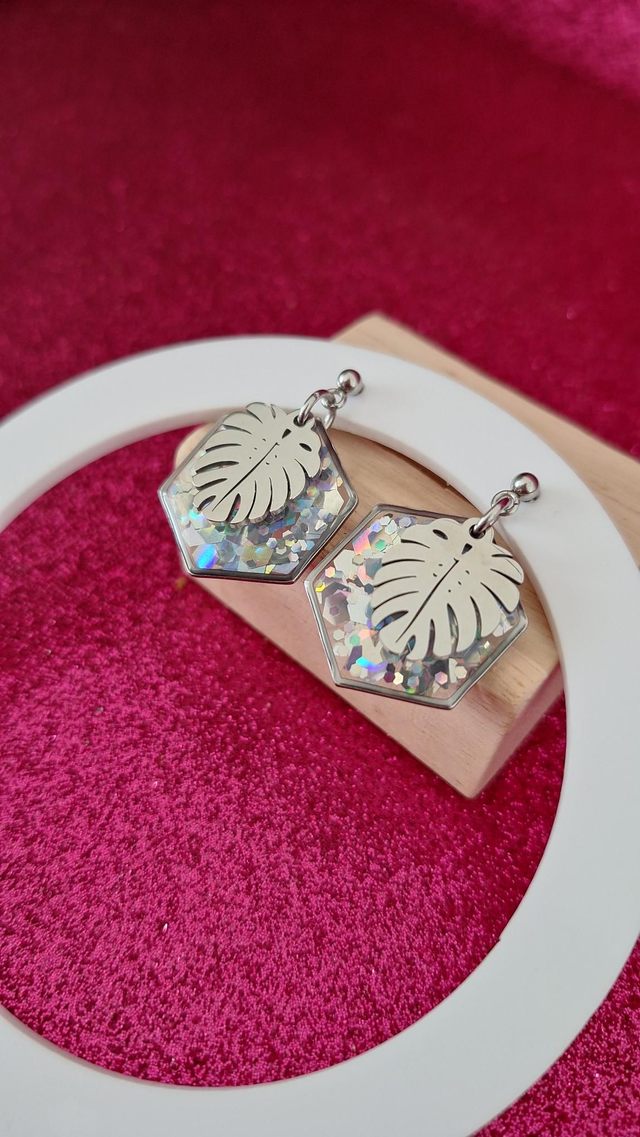 Boucles d&#039;oreilles Monstera argentées paillettes argentées 