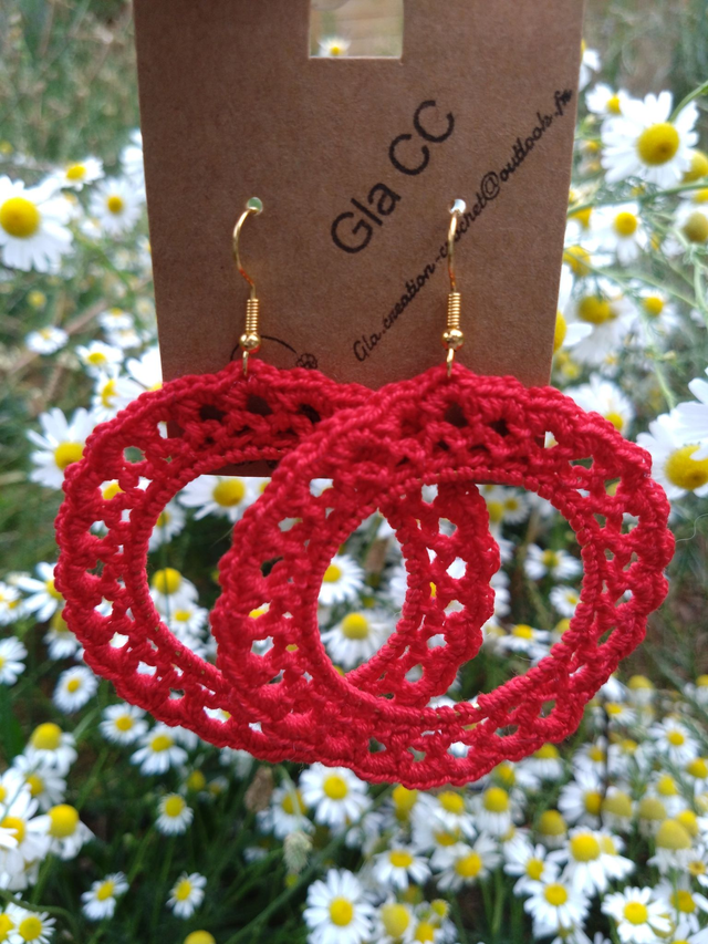 Boucle dentelle rouge