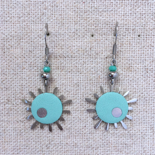 Boucles d’oreilles « Unisson » argentées, cuir vert d’eau