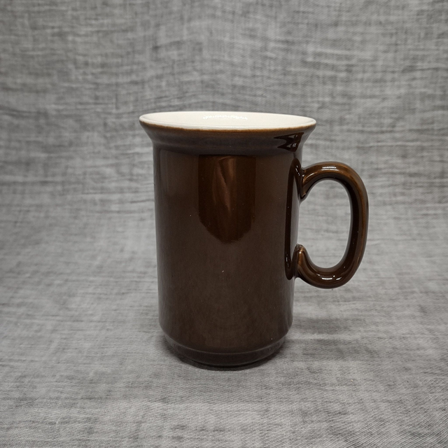 Churchill | Koffiebeker Theemok (diameter 7,5 cm | hoogte 11,0 cm) Glanzend bruin en wit geglazuurd Engels aardewerk | Vintage