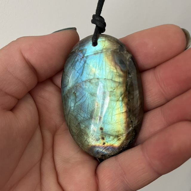 Pendentif en Labradorite de belle taille !
