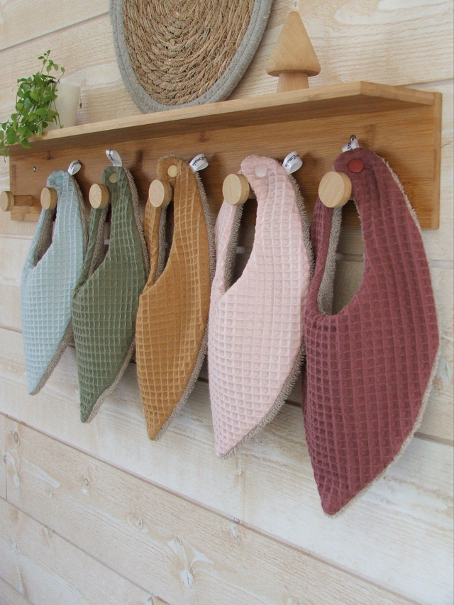 Bavoirs bandana &quot;nid d&#039;abeille&quot;