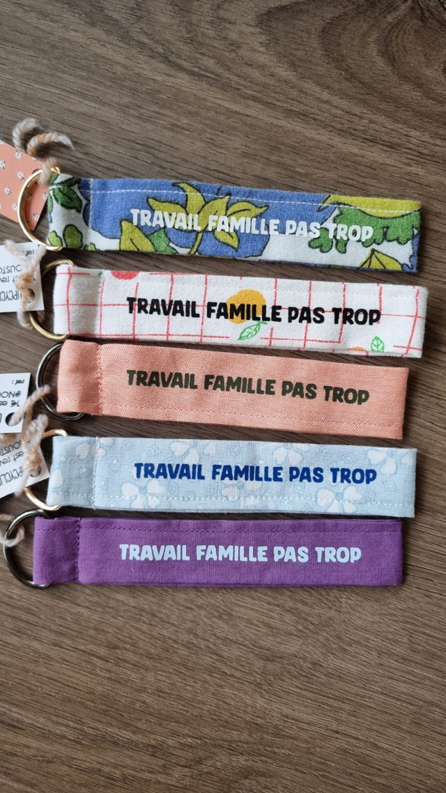 Porte-clé "Travail Famille Pas Trop"