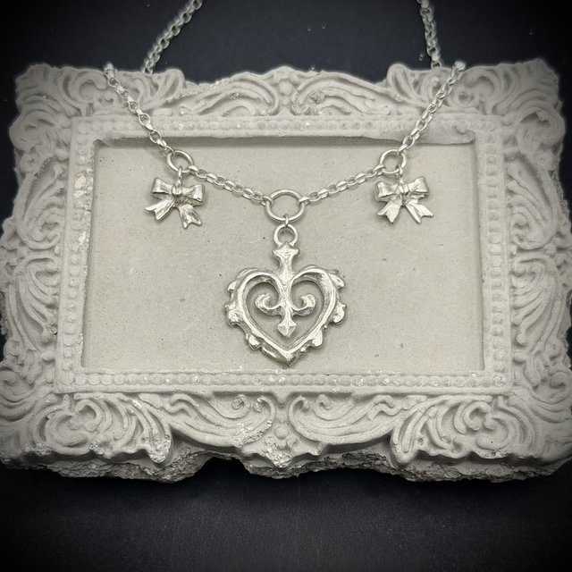 Bow Flourish Heart necklace
