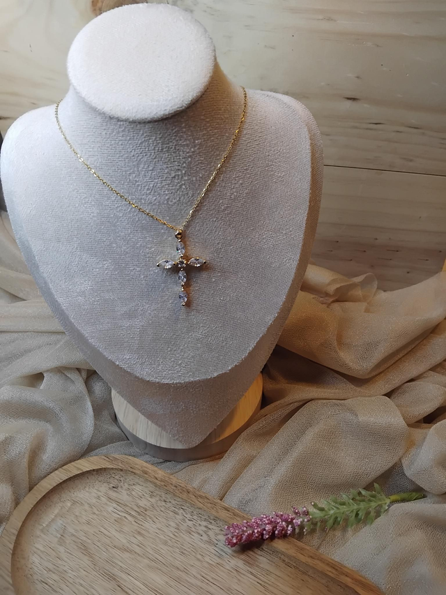 Collier croix blanche en acier inoxydable 