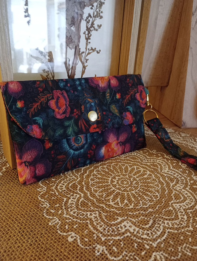 Pochette avec dragonne