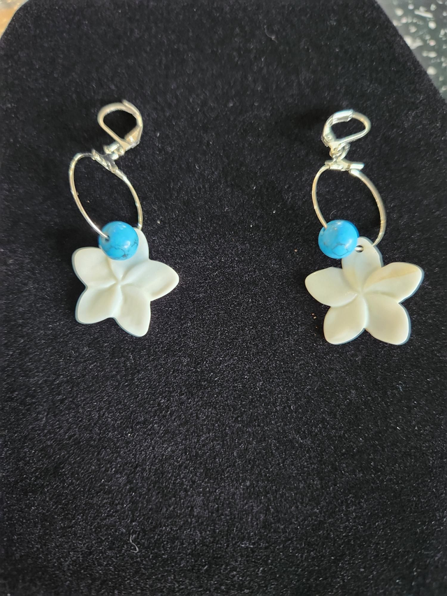 Flower shell earrings 