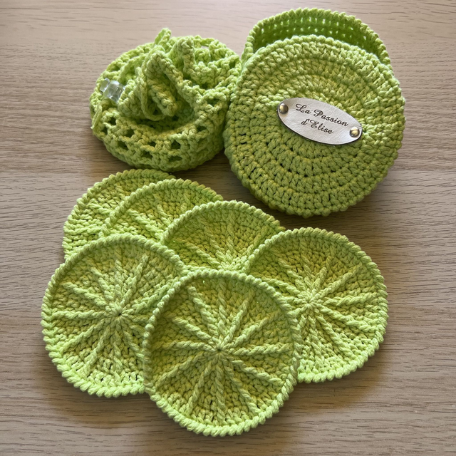 Cotons nettoyant/démaquillant avec boite de rangement et filet de lavage au crochet 