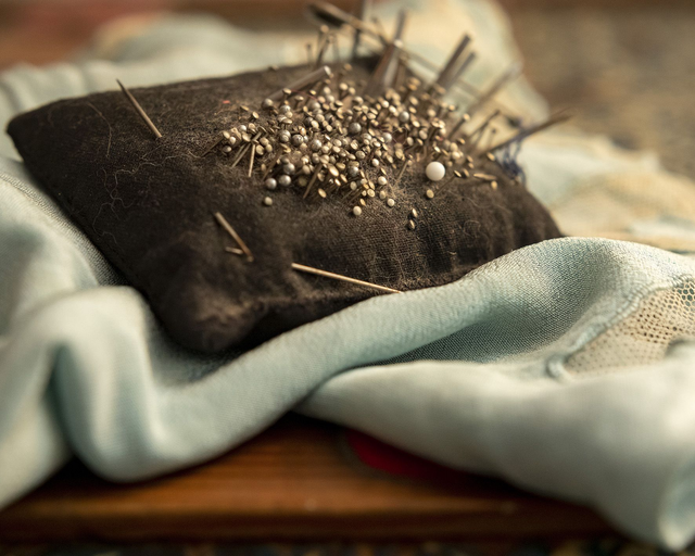 Titre de l'oeuvre - Le lexique de la couturière  |  Artiste - Brigitte Manoukian (au choix des 4 photos)