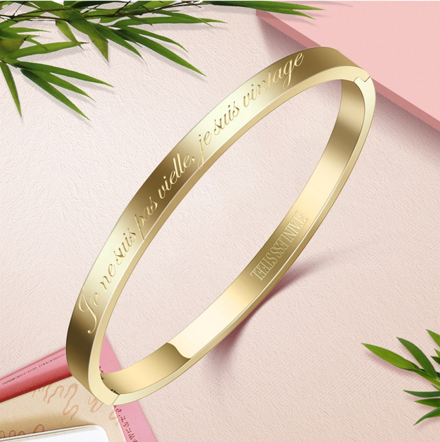 Jonc message JE NE SUIS PAS VIEILLE ……