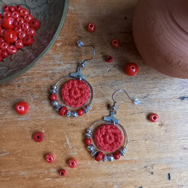 Parure rouge et argenté - Boucles d'oreille rouges type créoles