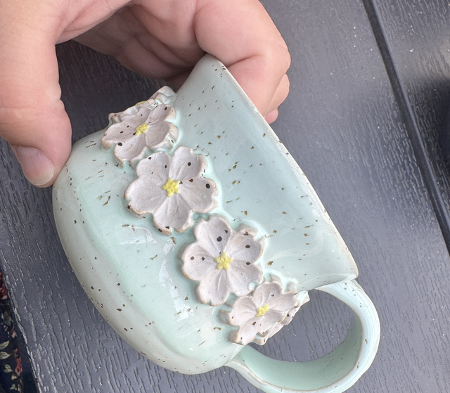Krus med cherry blossom krans