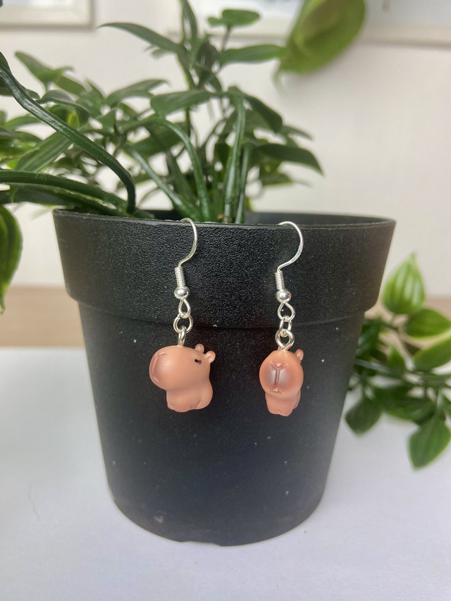 Capybara earrings.