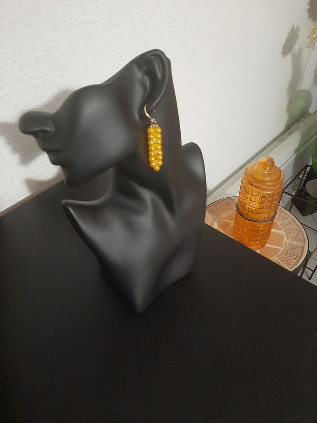 boucle d&#039;oreilles en perles acrylique jaune orange incrustré de perles cristal