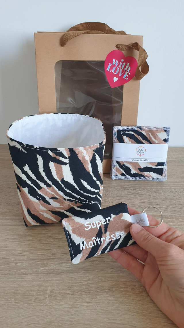 Coffret: panier +4 cotons + porte clés Super Maîtresse (sauvage)