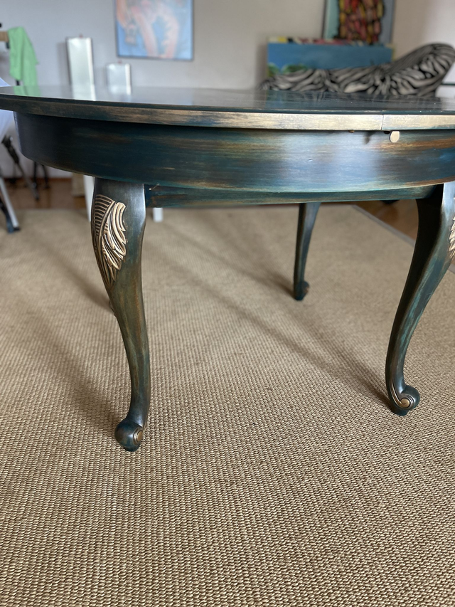 Tisch Esstisch  rund grün ausziehbar höhenverstellbar  handkoloriert Petrolgrün