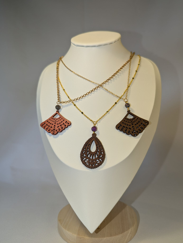 Collier pendentif bois - plusieurs modèles