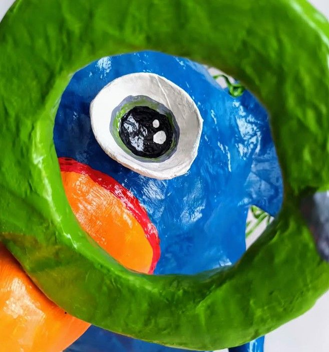OISEAU BLEU AVEC LUNETTE, papier mâché, fait main, décoration d'intérieur ou cadeau unique, 52 cm de haut
