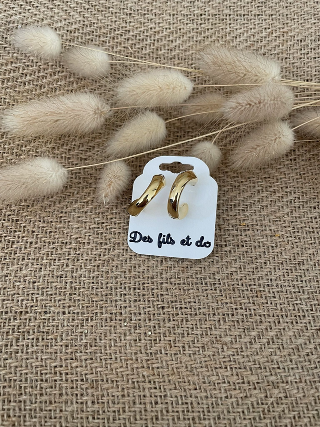 Boucle d’oreille camélia 