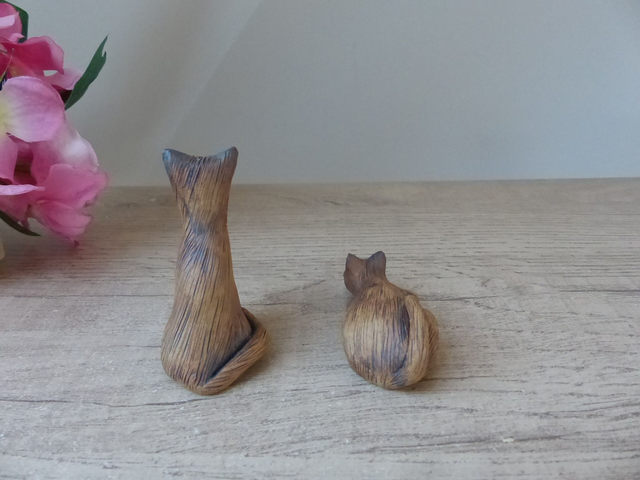 Duo de Figurines Chats Marron en Argile – Sculptées à la Main – Vintage Rare