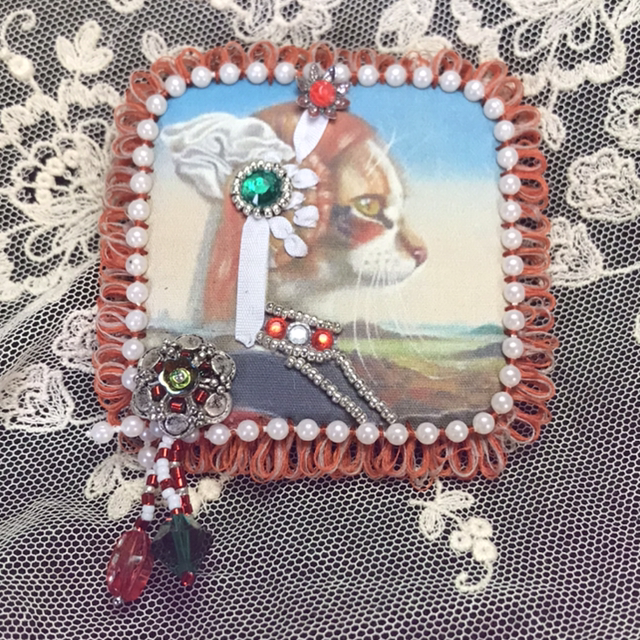 Broche chat vert/rouge/blanc 