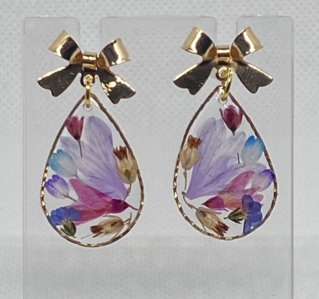Gold teardrop flowers earrings with bows