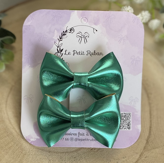 Paire de petites barrettes métalliques vertes 