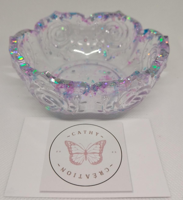 Vide poche transparent avec reflets bleu et rose