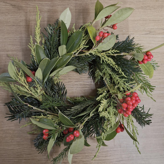 Small Fresh Christmas Wreath/Table Centre