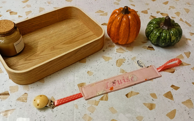 Attache-tétine rose Louise