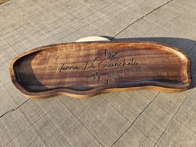 Plateau acajou gravé Terra di Giuncheto 