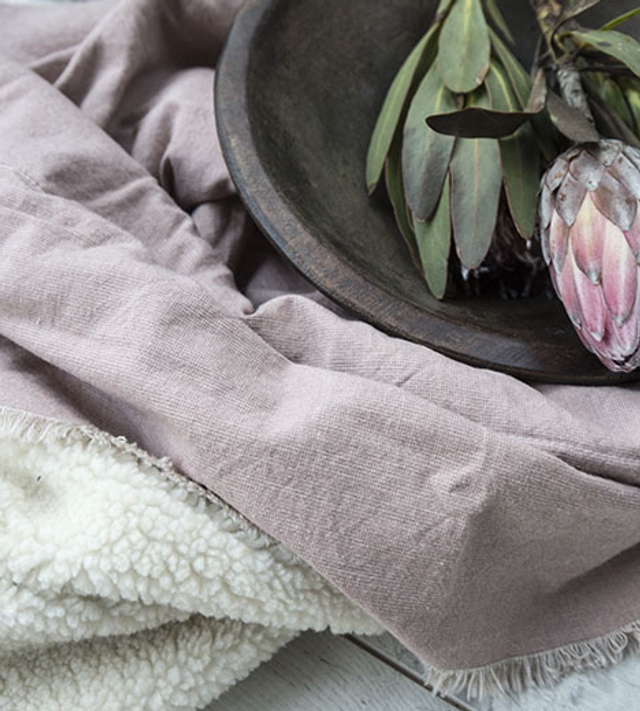 Cotton / Sheepskin-look Pink Throw